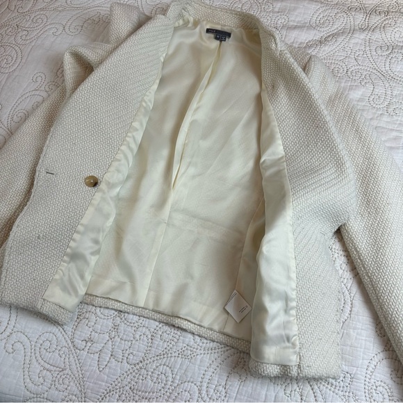 Vince cream herringbone textured blazer (size 10) - Picture 7 of 9